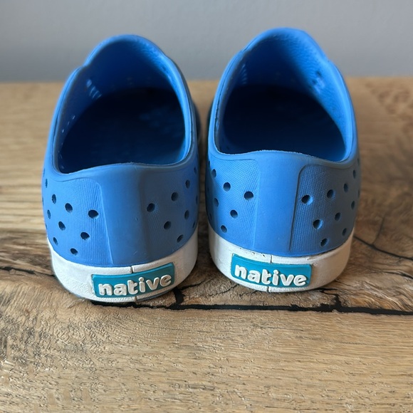 Kids size 6 blue Native shoes - Picture 3 of 5